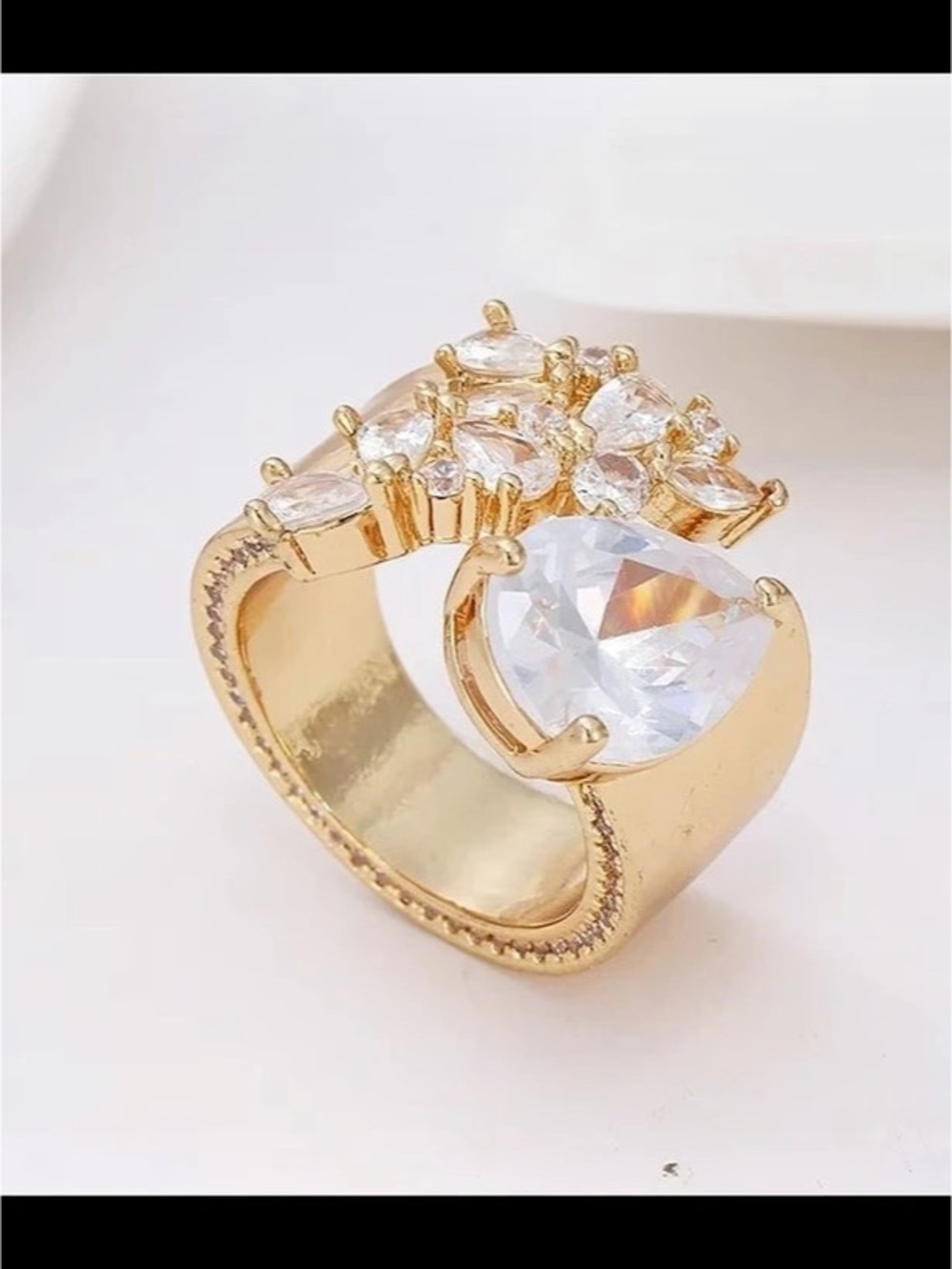 Crystal Statement Ring in Gold-plated